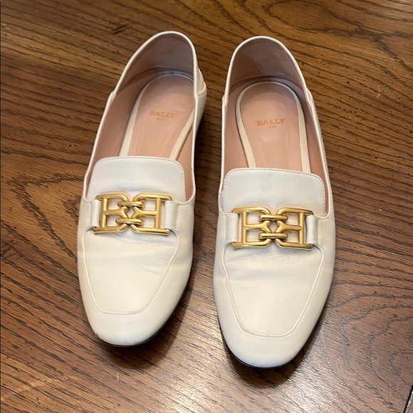 Bally Ellah Loafer with Elegant Chain Detail, size 38 - Picture 2 of 15